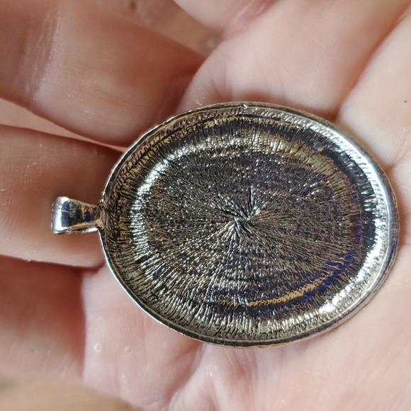 New White Agate Silver Plated Pendant. - Picture 6 of 7